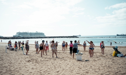 Archivo Mujeres a la playa La Laguna