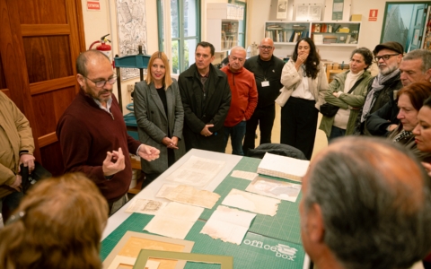 Documenta_visita_Archivo_Municipal_grupo