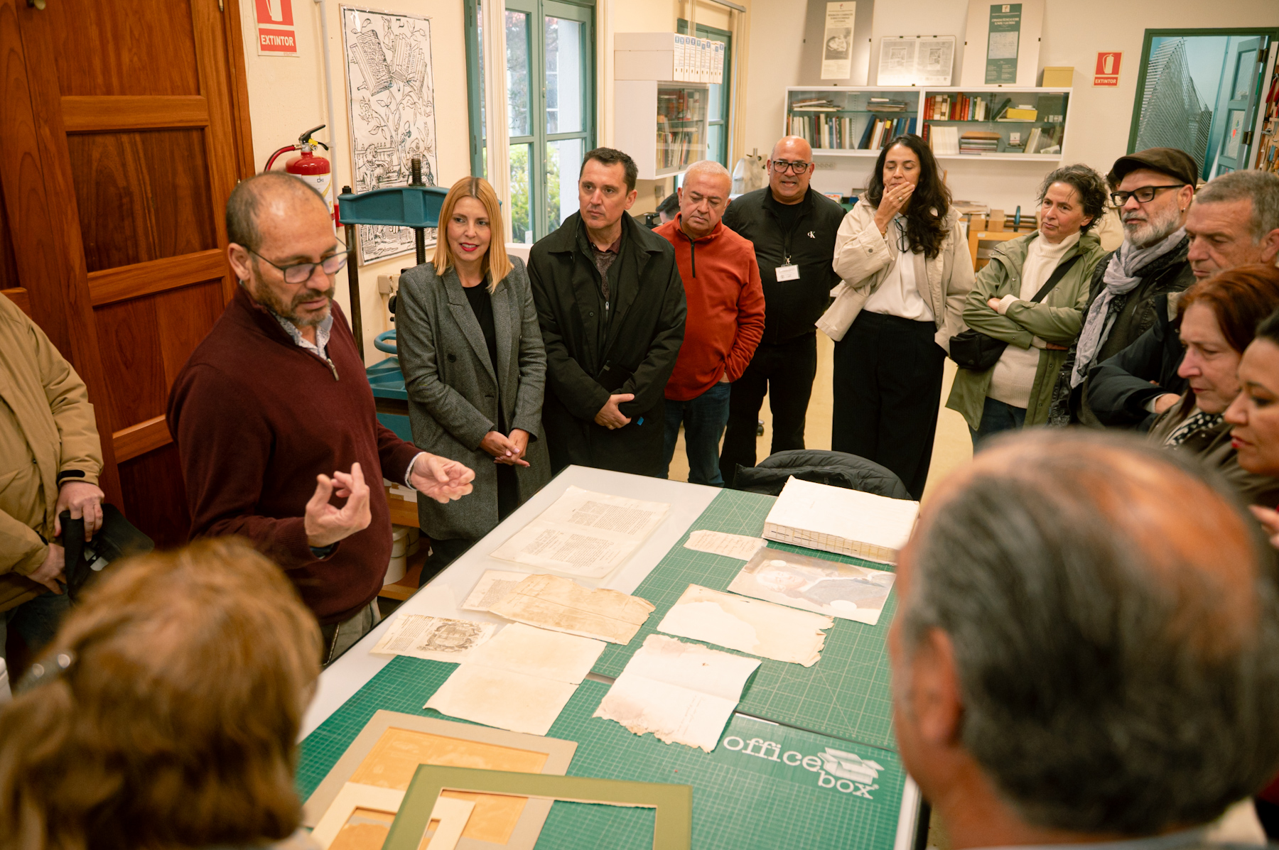 Documenta_visita_Archivo_Municipal_grupo