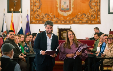 Archivo_Luis Yeray Gutiérrez y María Cruz en un acto con entidades sociales