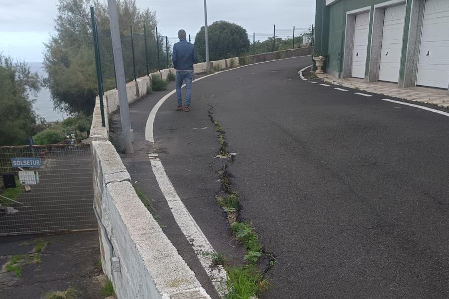 Grieta Calle Camino Arico